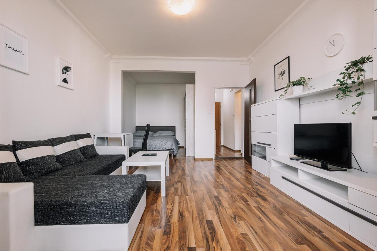Cozy Apartment In Ruzinov ブラチスラヴァ エクステリア 写真